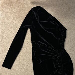 Chic Black Velvet One-Shoulder Dress